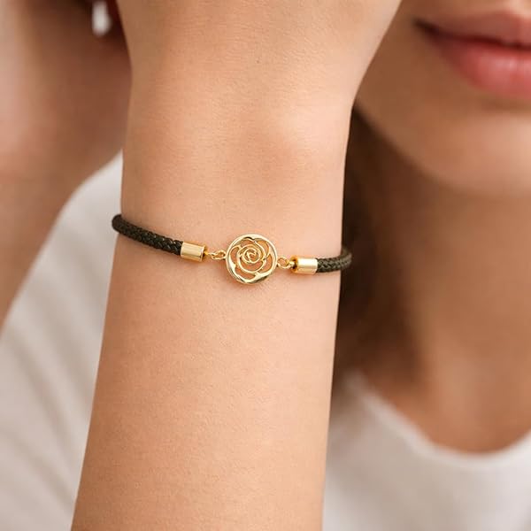 Bracelet Femme – or rose 18 carats – 0.27 gr – cercle rose gravée sur cordon, finesse florale – Valeur refuge – Idée cadeau – poinçon 750 – Certificat d’authenticité – Salia Gold Paris - Image 3