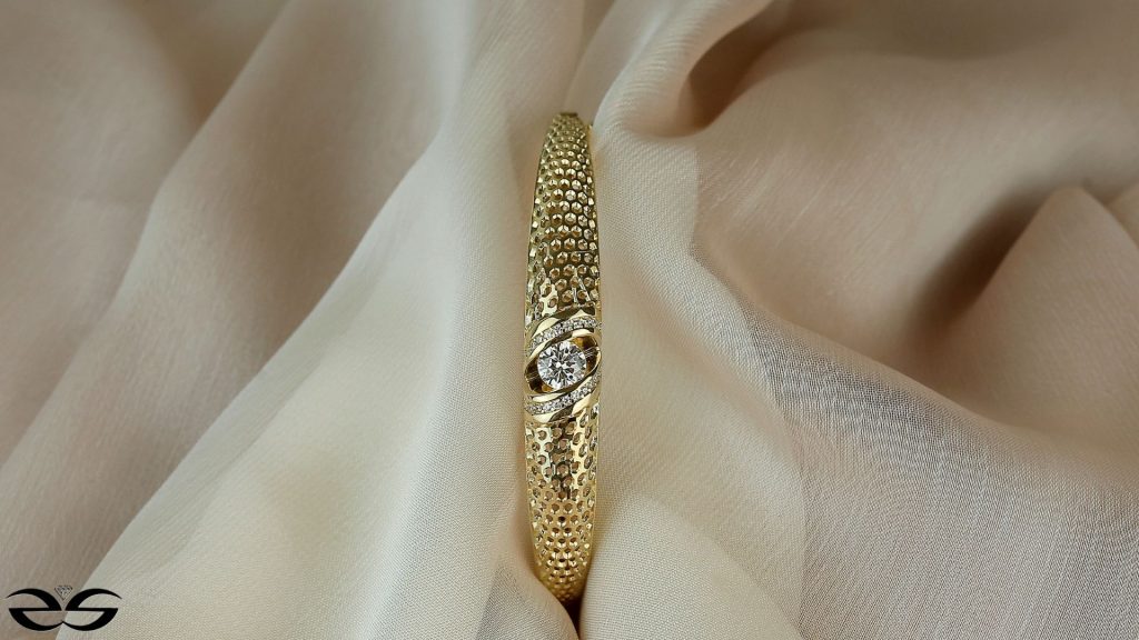 Utilisation d’un baguier pour connaître sa taille de bague