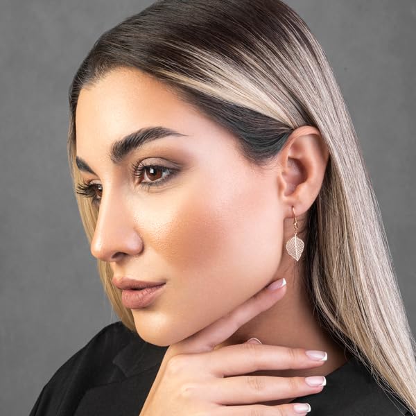 Boucles d’oreilles Enfileur – or 18 carats – 2.06 gr – pendantes feuille, bijoux léger – Valeur refuge – Idée cadeau – poinçon 750 – Certificat d’authenticité – Salia Gold Paris - Image 3