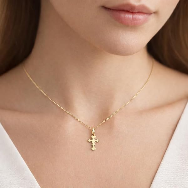 Pendentif – or 18 carats – 0.36 gr – design croix élégante, bijou artisanal – symbole de foi et de protection – Valeur refuge – Idée cadeau – poinçon 750 – Certificat d’authenticité – Salia Gold Paris - Image 3